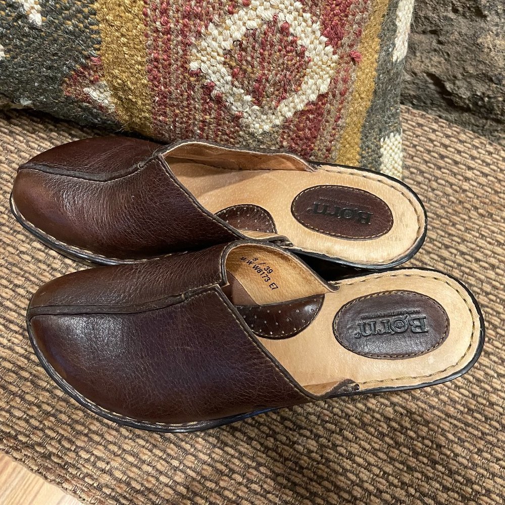 Born Clogs Slip On Mules Size 8